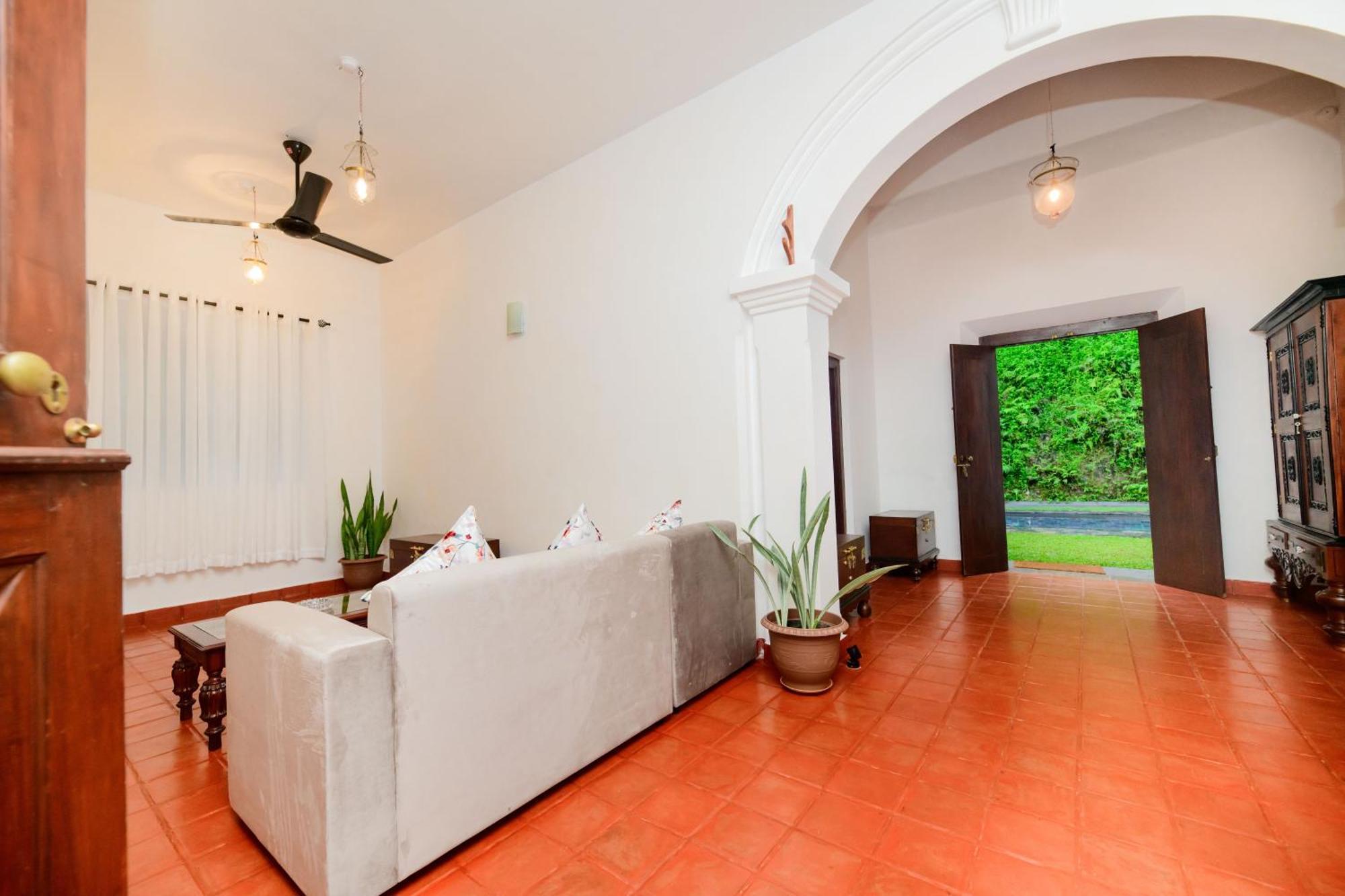 Hill House Villa - Two Bedroom Гале Екстериор снимка